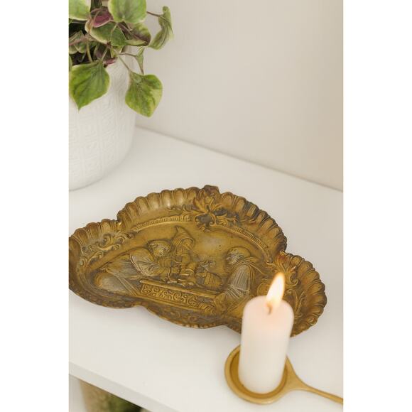 Vintage Brass Bronze Embossed Trinket Dish Catch-All Dish Monks Scalloped Edge - Picture 1 of 7